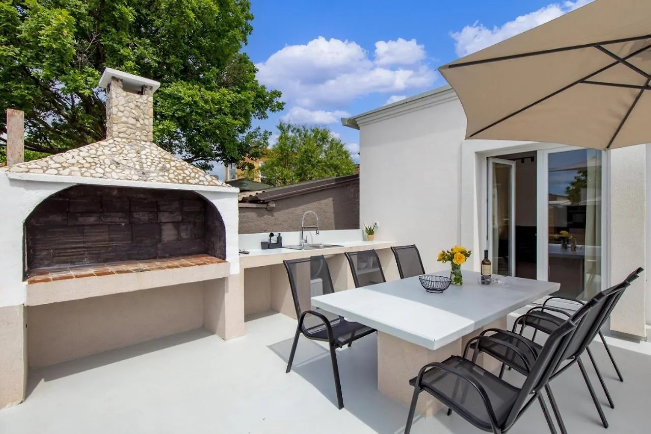 Cosy Holiday Home Infinity With Pool And Bbq Loborika 0*,