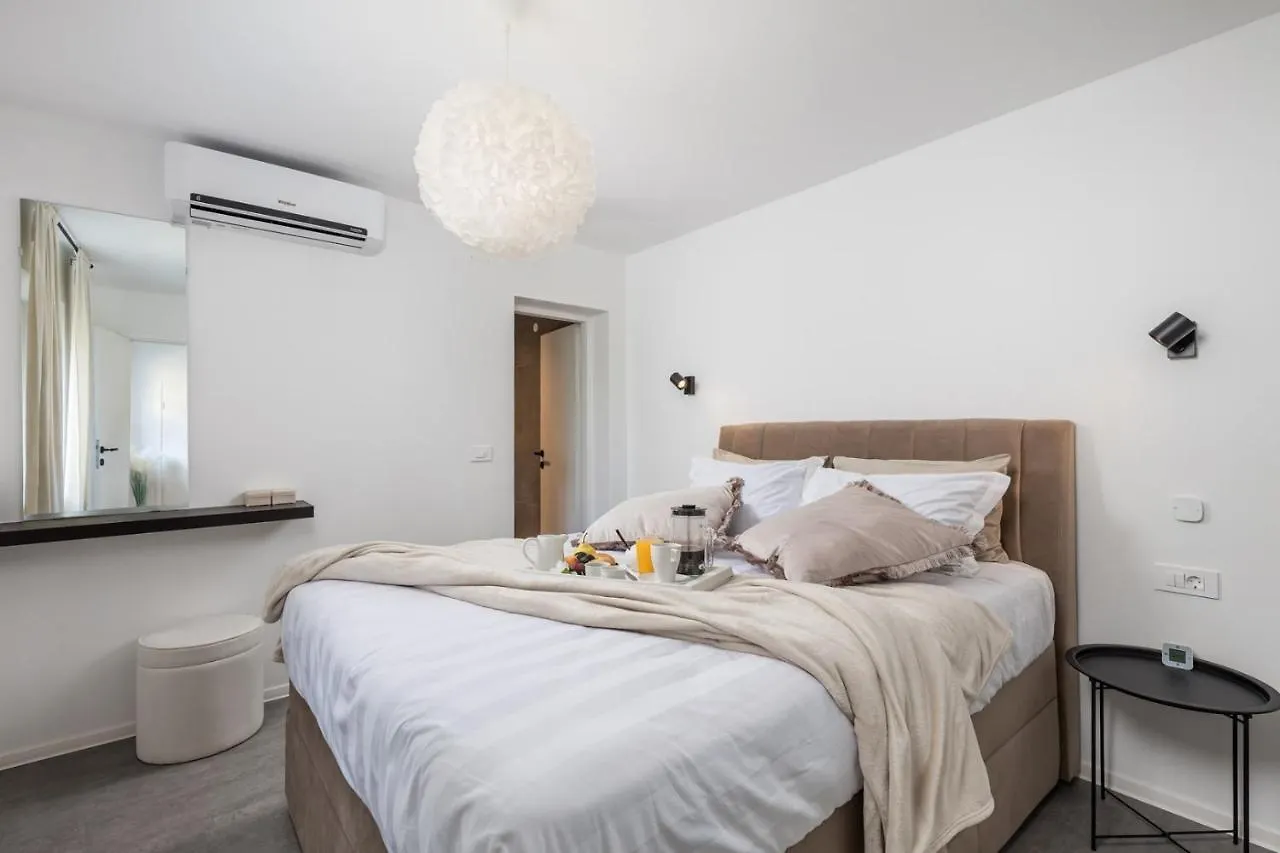 Cosy Holiday Home Infinity With Pool And Bbq Loborika